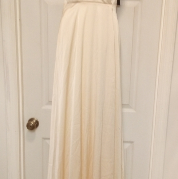 🆕 Lulu's👗Cream color🌹soft satin feel🦋mock wrap - Picture 8 of 8